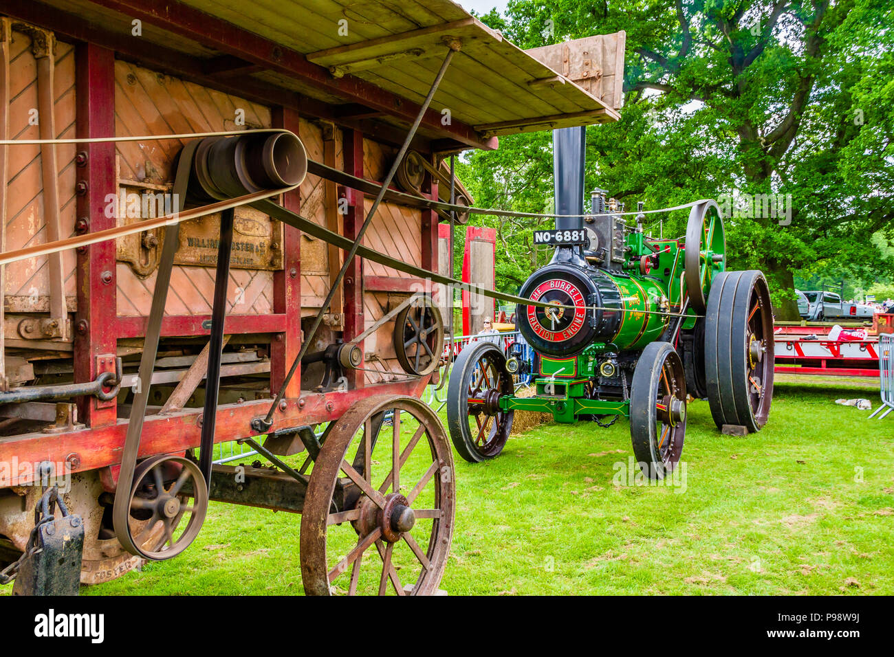 Alte Dampfmaschine Betrieb eines Pressen Maschine als Demonstration an den Northumberland County zeigen, UK, Mai 2018. Stockfoto