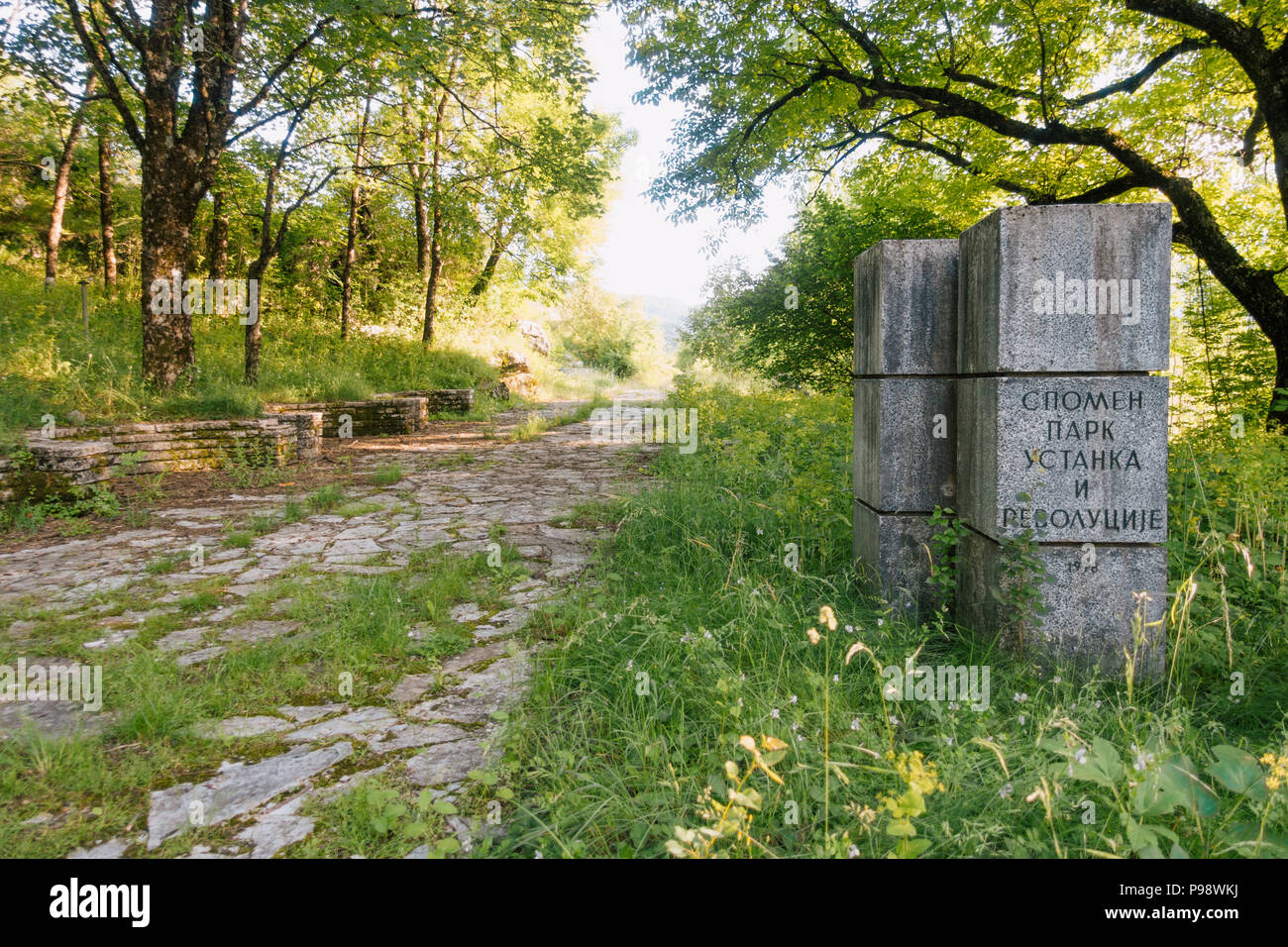 Grahovo Memorial Park und Skulpturen, die Einheimischen, die, geführt von Savo Kovačević, die Stadt gegen österreichisch-deutschen Besatzung im Jahr 1941 verteidigte Gedenken Stockfoto