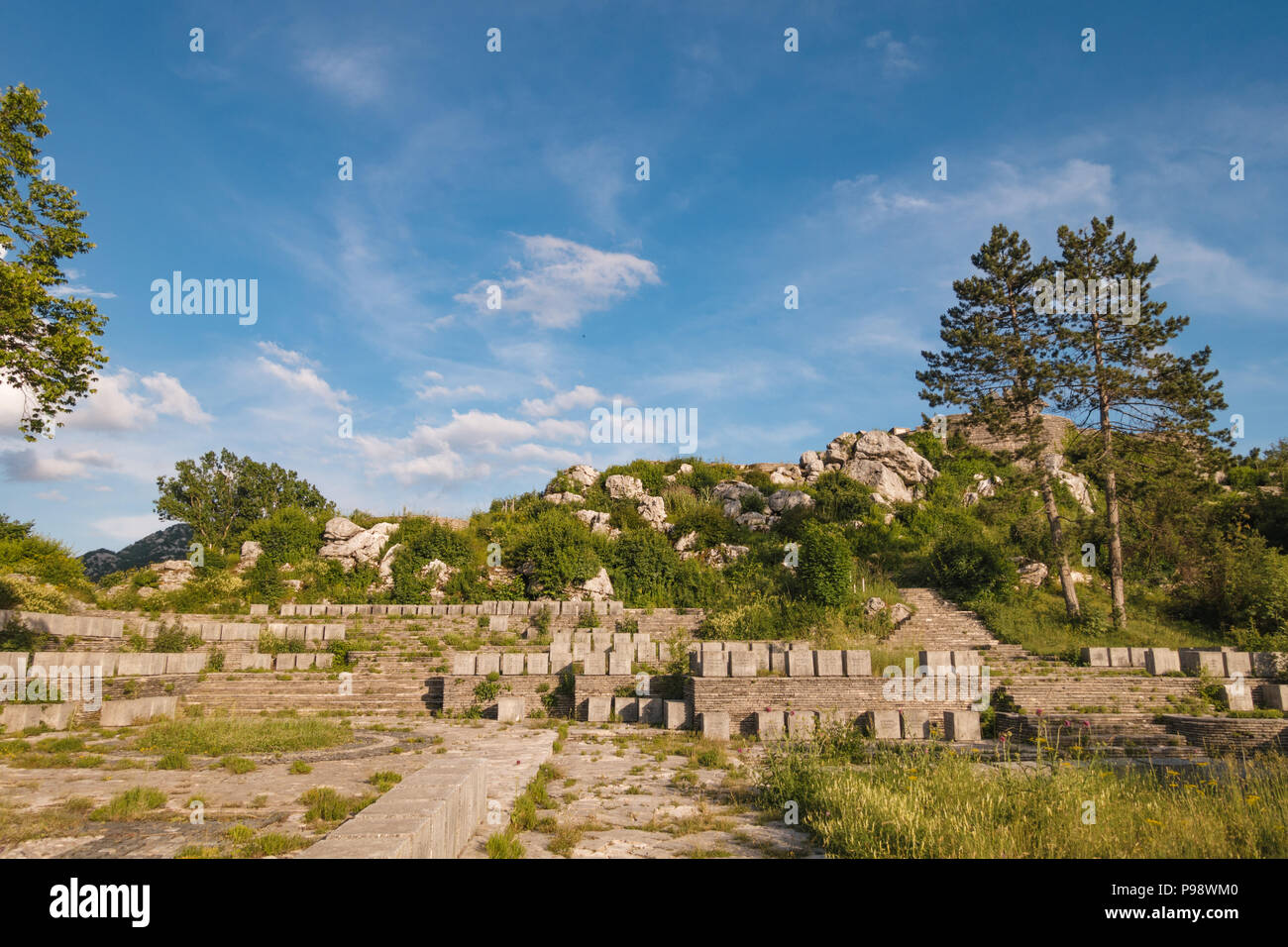 Grahovo Memorial Park und Skulpturen, die Einheimischen, die, geführt von Savo Kovačević, die Stadt gegen österreichisch-deutschen Besatzung im Jahr 1941 verteidigte Gedenken Stockfoto