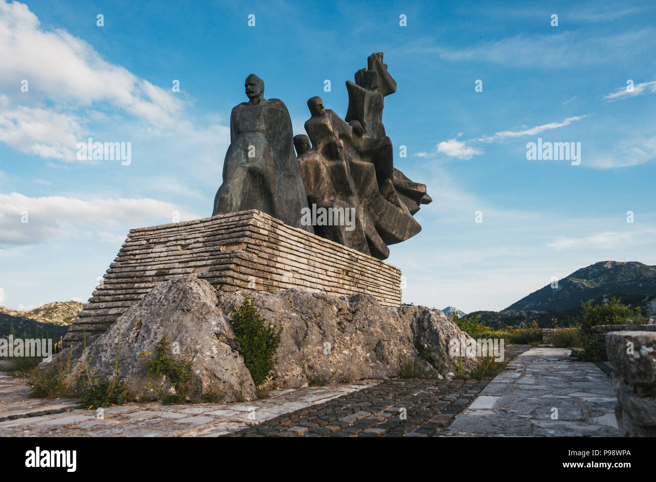 Grahovo Memorial Park und Skulpturen, die Einheimischen, die, geführt von Savo Kovačević, die Stadt gegen österreichisch-deutschen Besatzung im Jahr 1941 verteidigte Gedenken Stockfoto