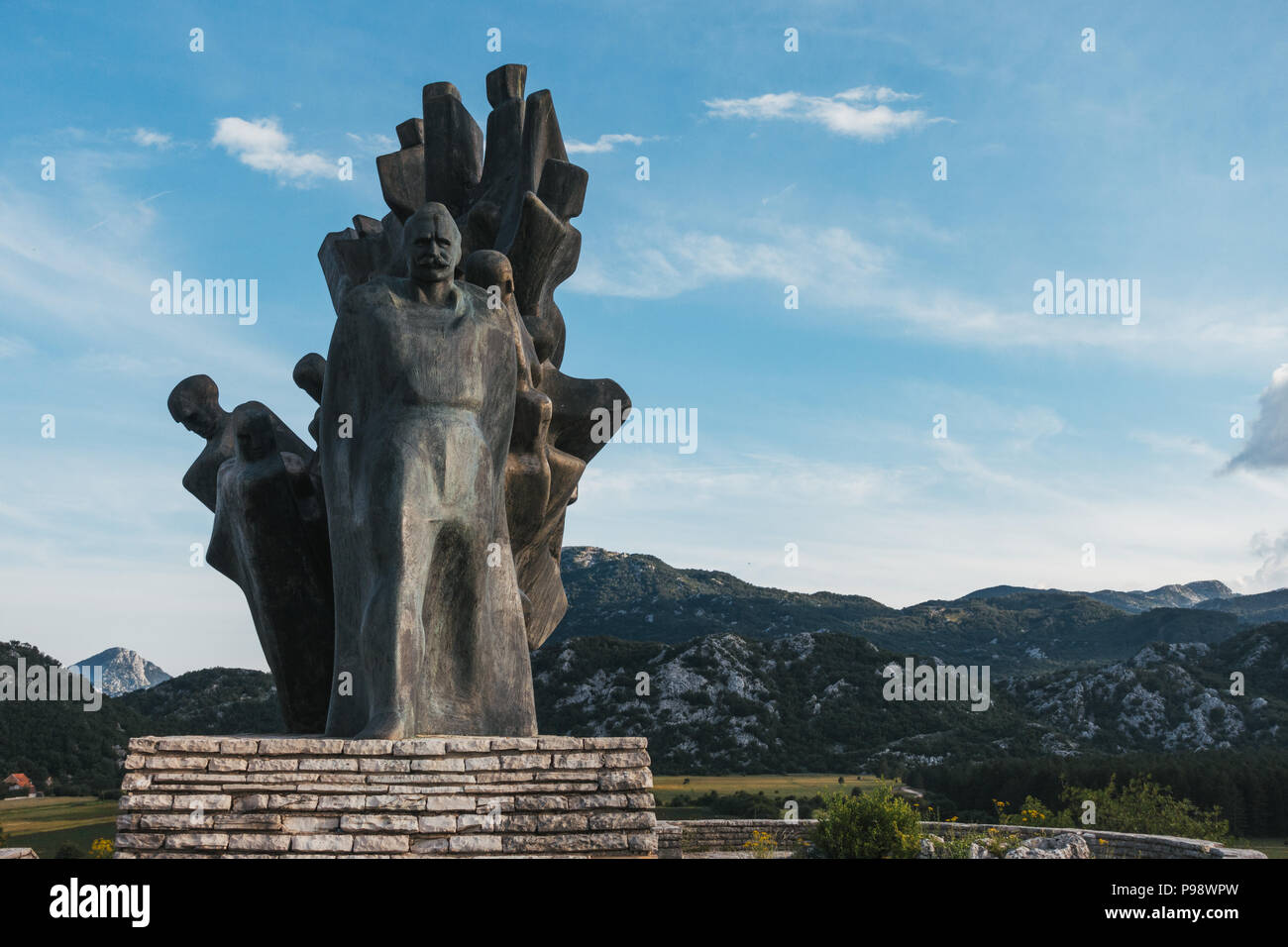 Grahovo Memorial Park und Skulpturen, die Einheimischen, die, geführt von Savo Kovačević, die Stadt gegen österreichisch-deutschen Besatzung im Jahr 1941 verteidigte Gedenken Stockfoto