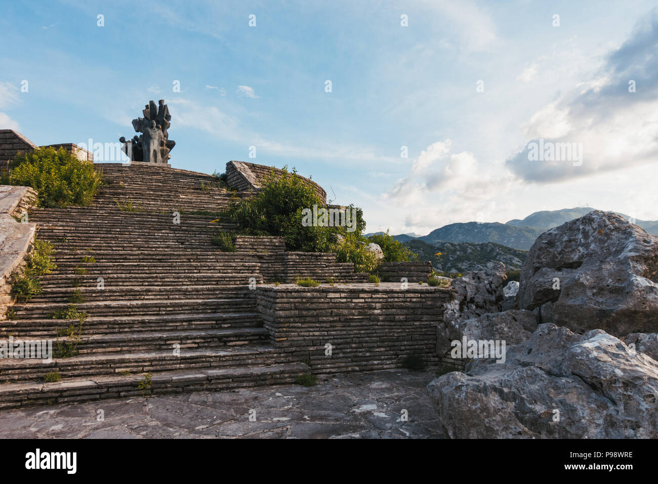 Grahovo Memorial Park und Skulpturen, die Einheimischen, die, geführt von Savo Kovačević, die Stadt gegen österreichisch-deutschen Besatzung im Jahr 1941 verteidigte Gedenken Stockfoto