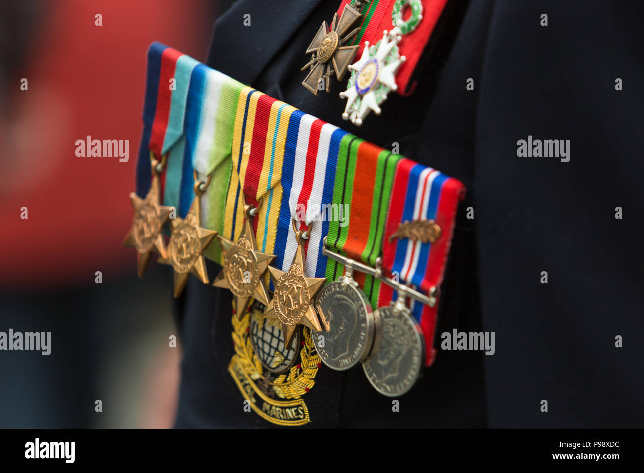 Eine Reihe von Service, Medaillen zu Blazer ist ein alter Soldat de verstiftet Stockfoto