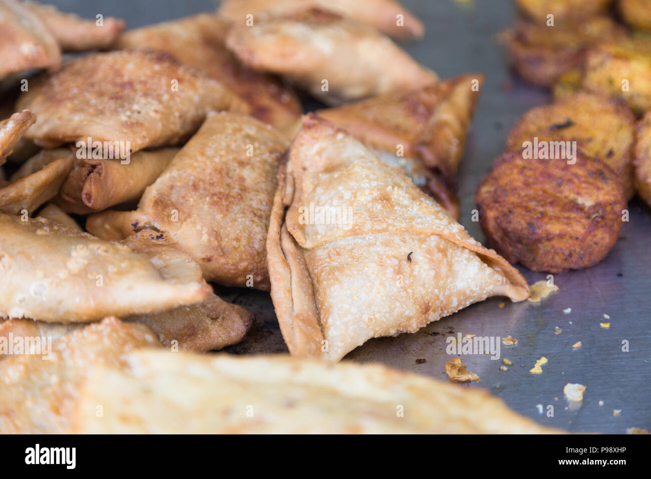 Samosa Street Food Snack aus Südasien Stockfoto