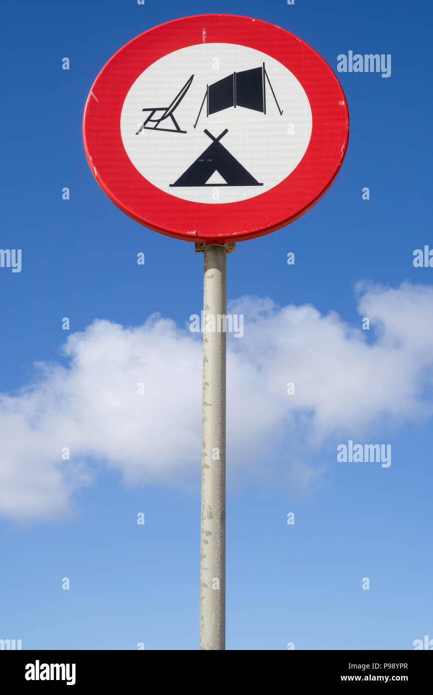 Holländische Straße: verbotene Objekte am Strand Stockfoto