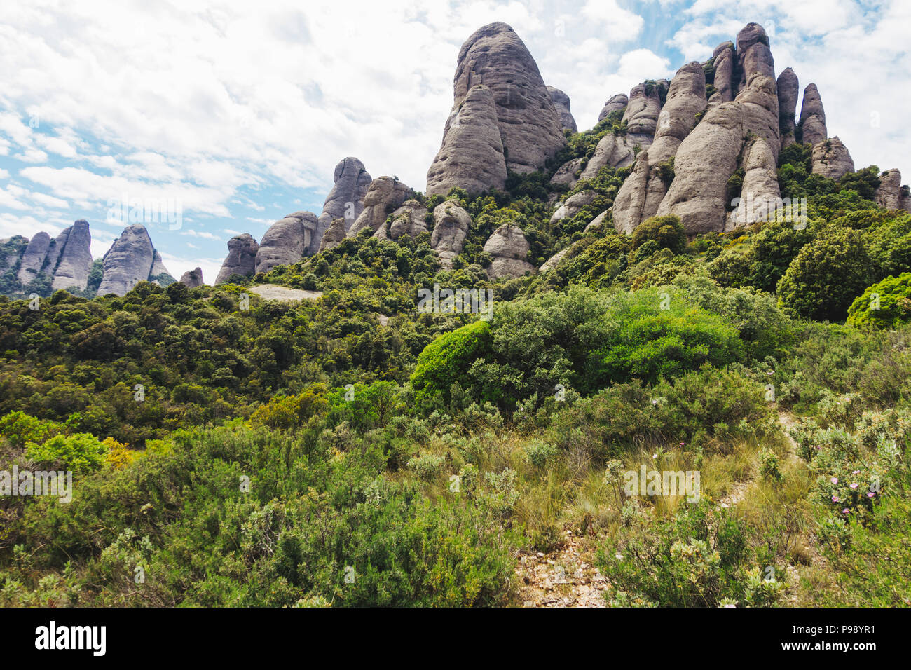 Die fingerartigen Felsformationen, die man beim Wandern auf dem Montserrat, Katalonien, Spanien, gesehen hat Stockfoto