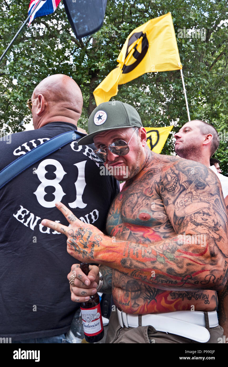 Die rechtsextreme "Fußball-Jungs Alliance' Pro-Trump und Tommy Robinson hielt einen Protest mit Tausenden von Anhängern in Central London vom 14. Juli 2018 Stockfoto