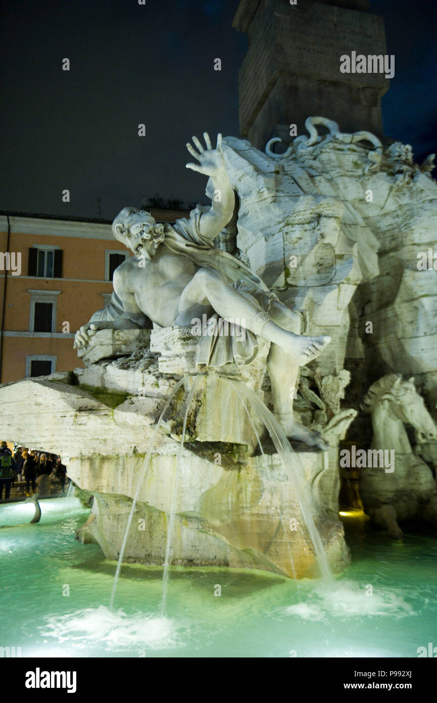 Europa. Italien, Rom, Piazza Navona mit dem Brunnen der vier Flüsse von Gian Lorenzo Bernini Stockfoto