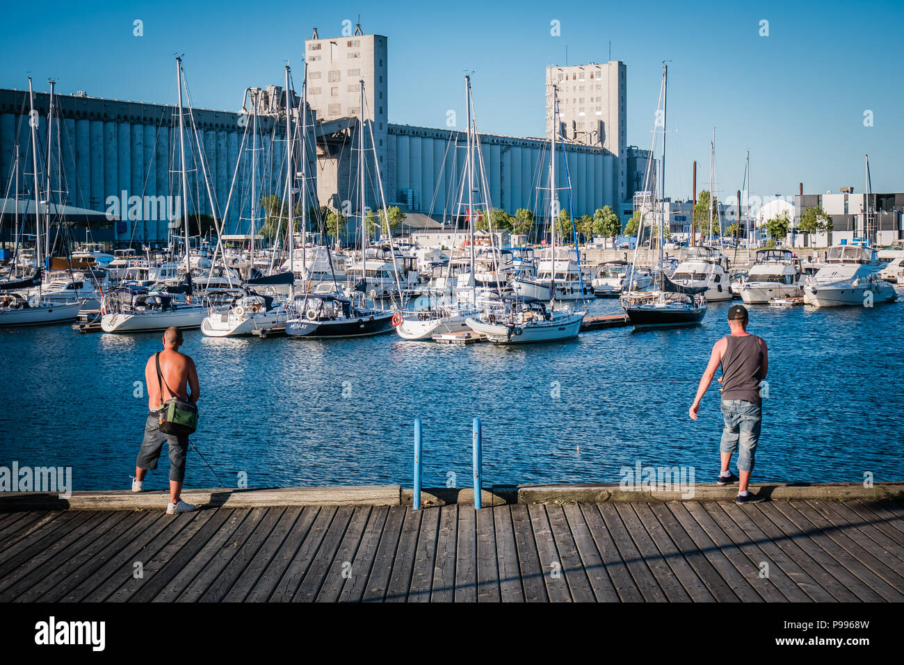 Zwei Männer in Louise Becken in Quebec City Stockfoto