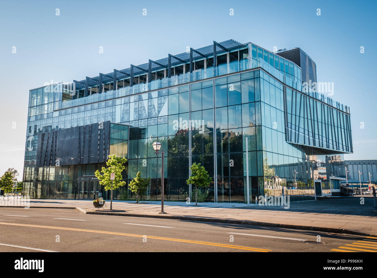 Escape 400 e moderne Bürogebäude Quebec City Stockfoto