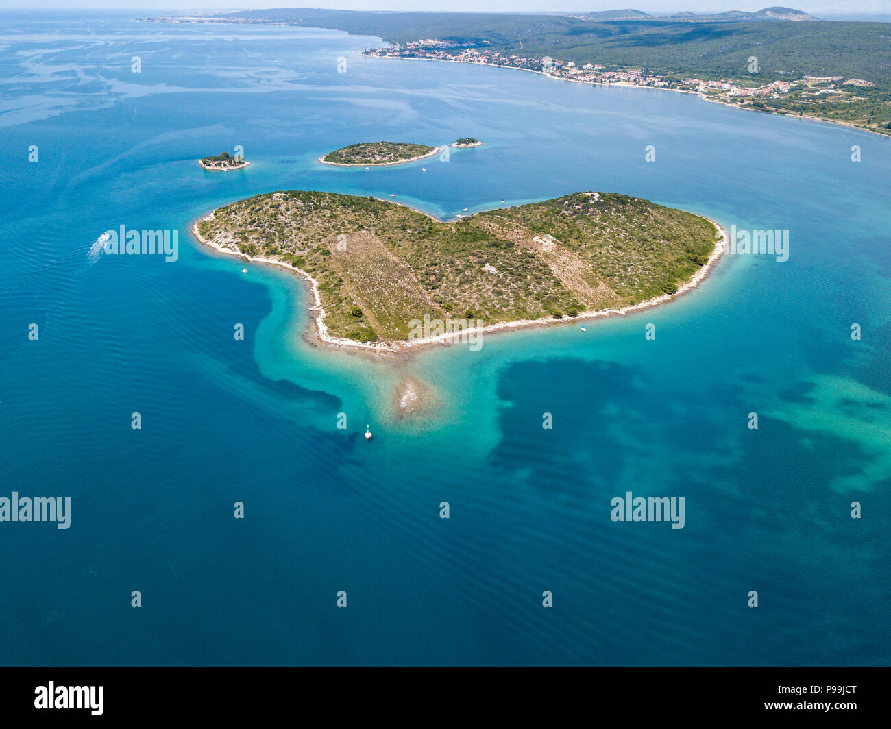 Luftaufnahme der Insel in der Form eines Herzens, Kroatien, Insel der Liebe, Otok Galesnnjak, Inselchen, Rock. Auch als Otok za Zaljubljene Stockfoto