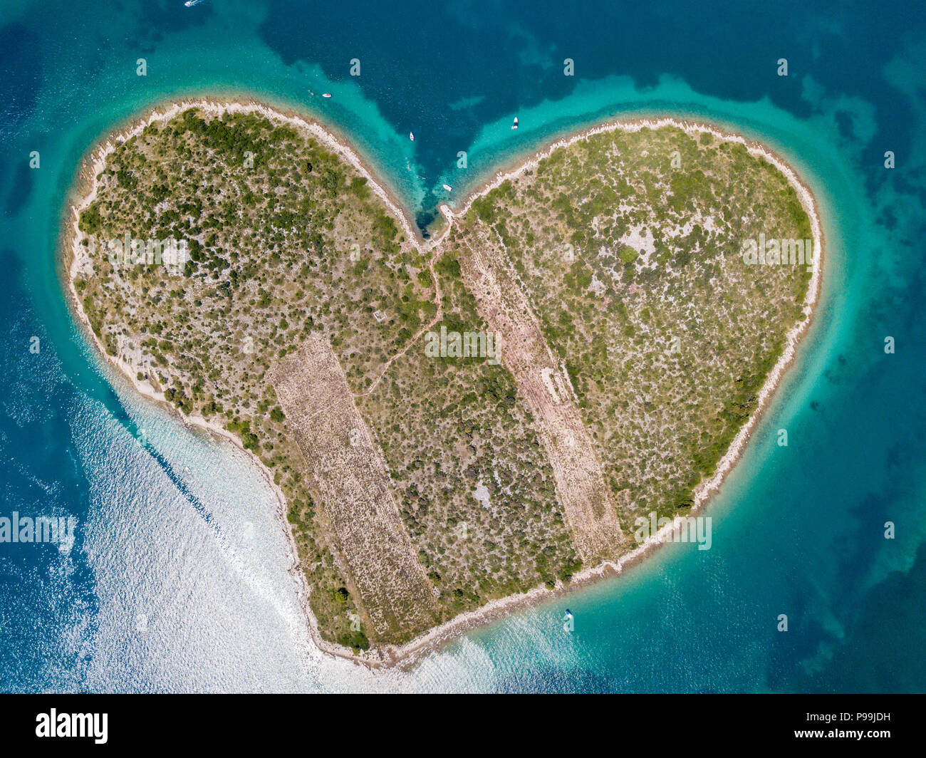 Luftaufnahme der Insel in der Form eines Herzens, Kroatien, Insel der Liebe, Otok Galesnnjak, Inselchen, Rock. Auch als Otok za Zaljubljene Stockfoto