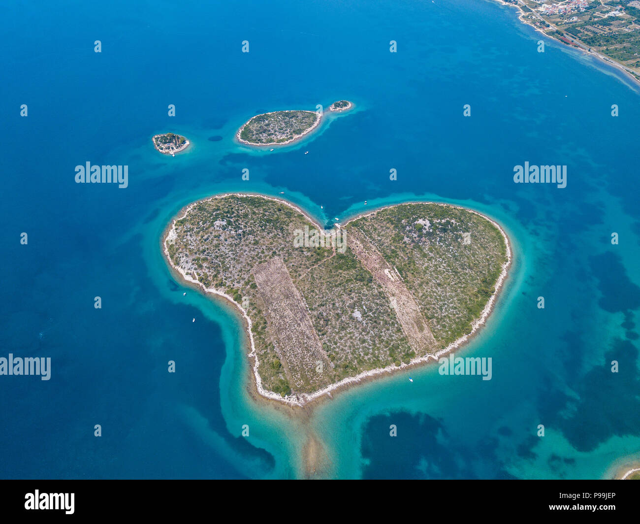 Luftaufnahme der Insel in der Form eines Herzens, Kroatien, Insel der Liebe, Otok Galesnnjak, Inselchen, Rock. Auch als Otok za Zaljubljene Stockfoto