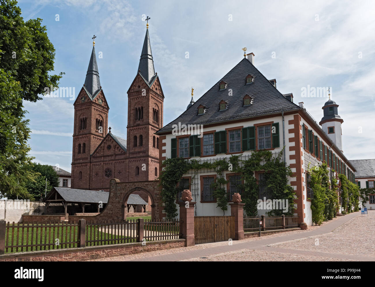 Altes Kloster Seligenstadt, historischen barocken Basilika St. Marcellinus und Petrus. Stockfoto
