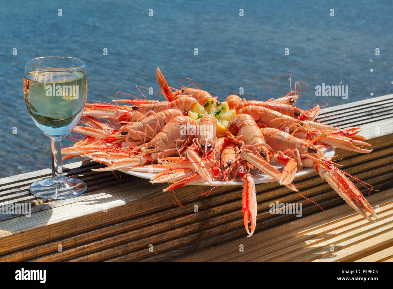 Schottische Fischplatte im Freien an einem sonnigen Tag Stockfoto