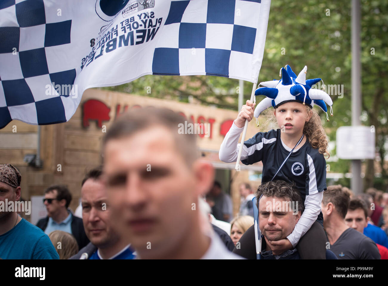 Wembley, London, UK. 29. Mai 2016. Barnsley und Millwall fans Ankommen im Wembley Stadium im guten Geist für die Liga eine Play-off-Finale. Im Bild: Stockfoto
