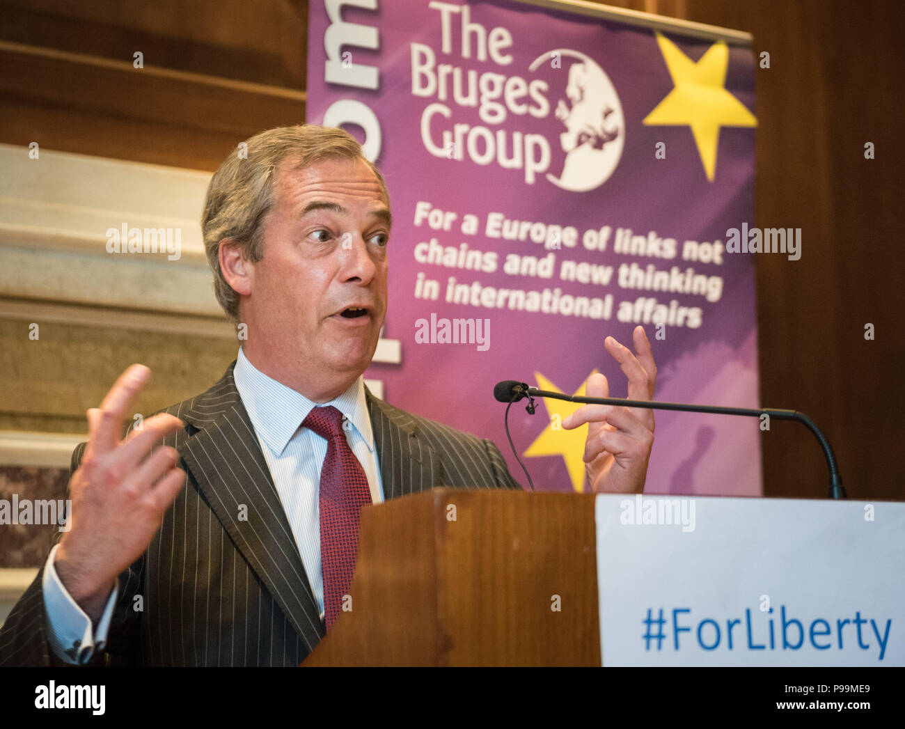 King George und Queen Mary Zimmer, London Marriott County Hall, London County Hall, London, Großbritannien. 17. Mai 2016. UKIP Leader Nigel Farage, MDEP, Conservativ Stockfoto