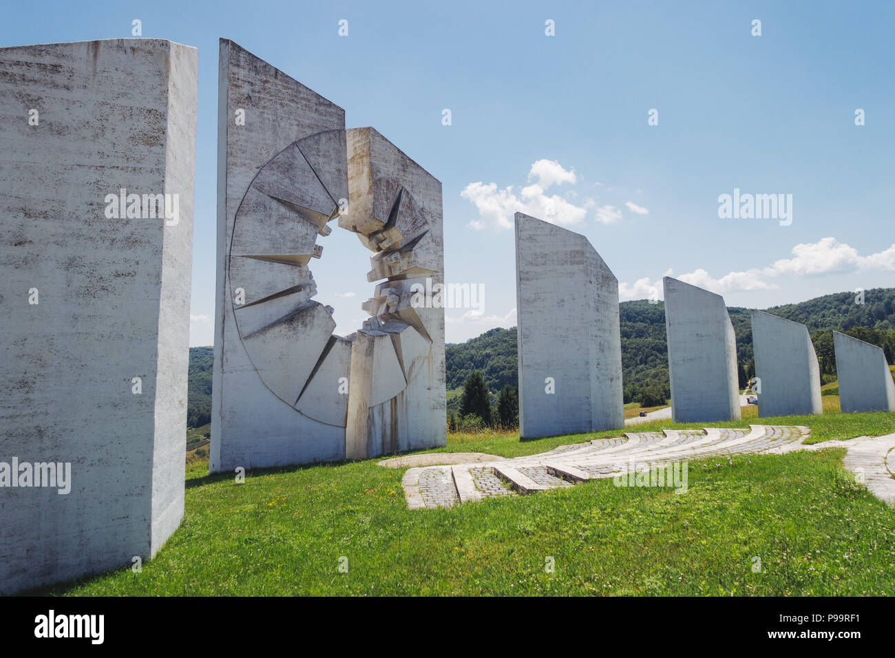 Die Kadinjača Gedenkstätte in Serbien, die Partisanen in der Schlacht von Kadinjača am 29. November der Gefallenen zu gedenken, 1941 Stockfoto