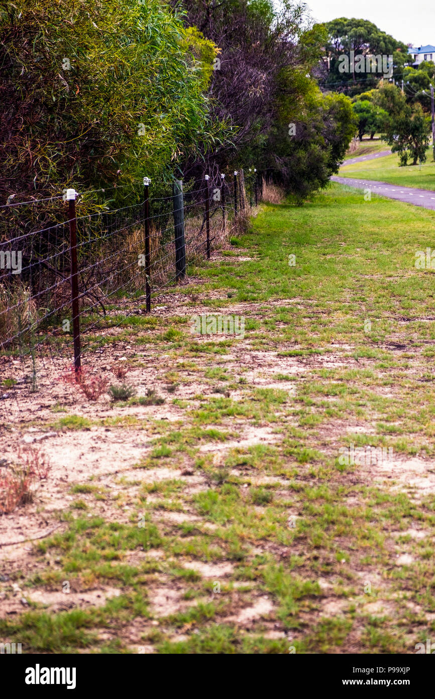 Die elektrischen Zaun mich heraus oder Bunyips innen Yellagonga Park, Joondalup, W. Australien halten? Stockfoto