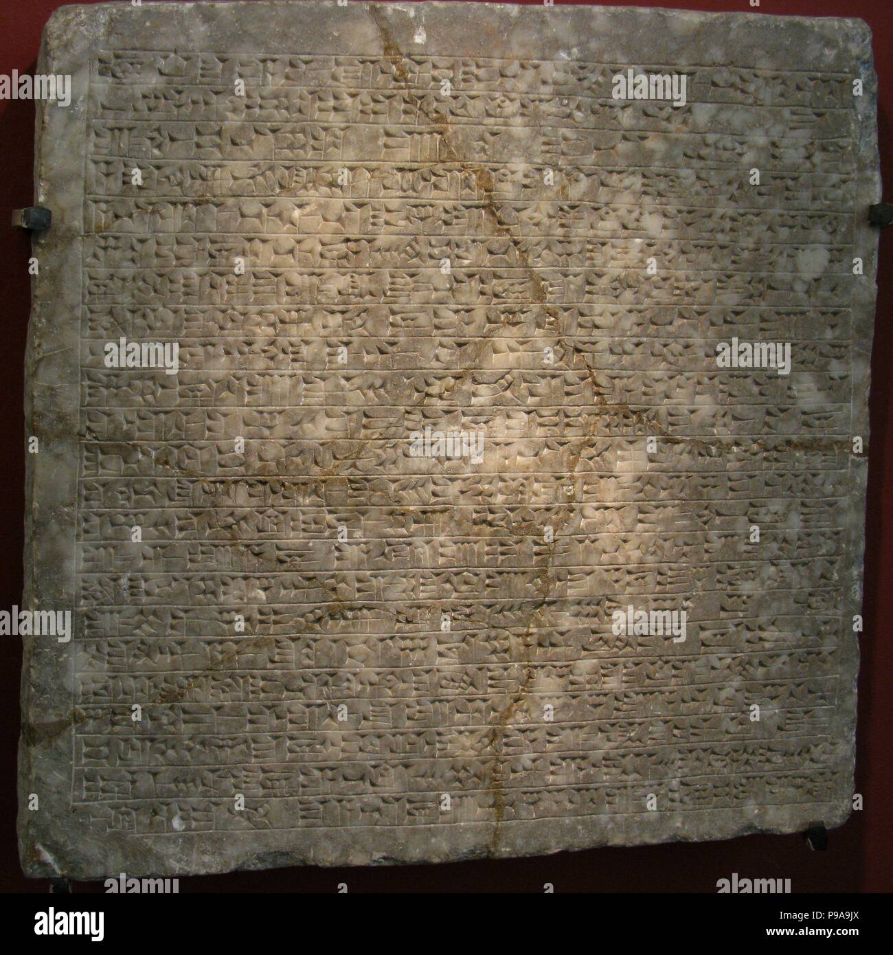 Eingeschriebene Tafel aus dem Palast Sargons II. in Dur-Sharrukin, Khorsabad. Museum: Staatliche Eremitage, St. Petersburg. Stockfoto