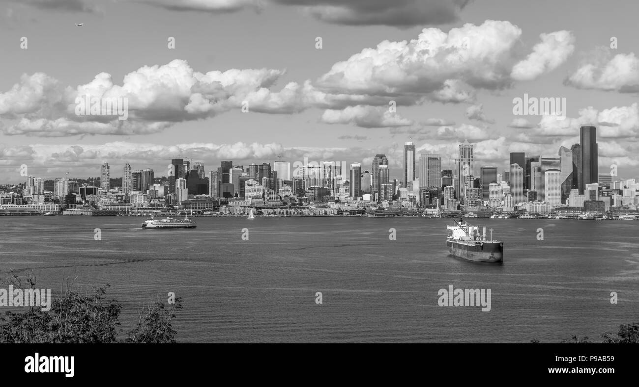Blick auf die Skyline von Seattle und Elliott Bay. Stockfoto
