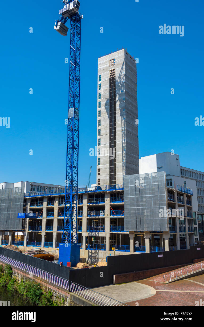 Die Affinität Wohn Riverside Apartment Block im Bau, Salford, Manchester, England, Großbritannien Stockfoto