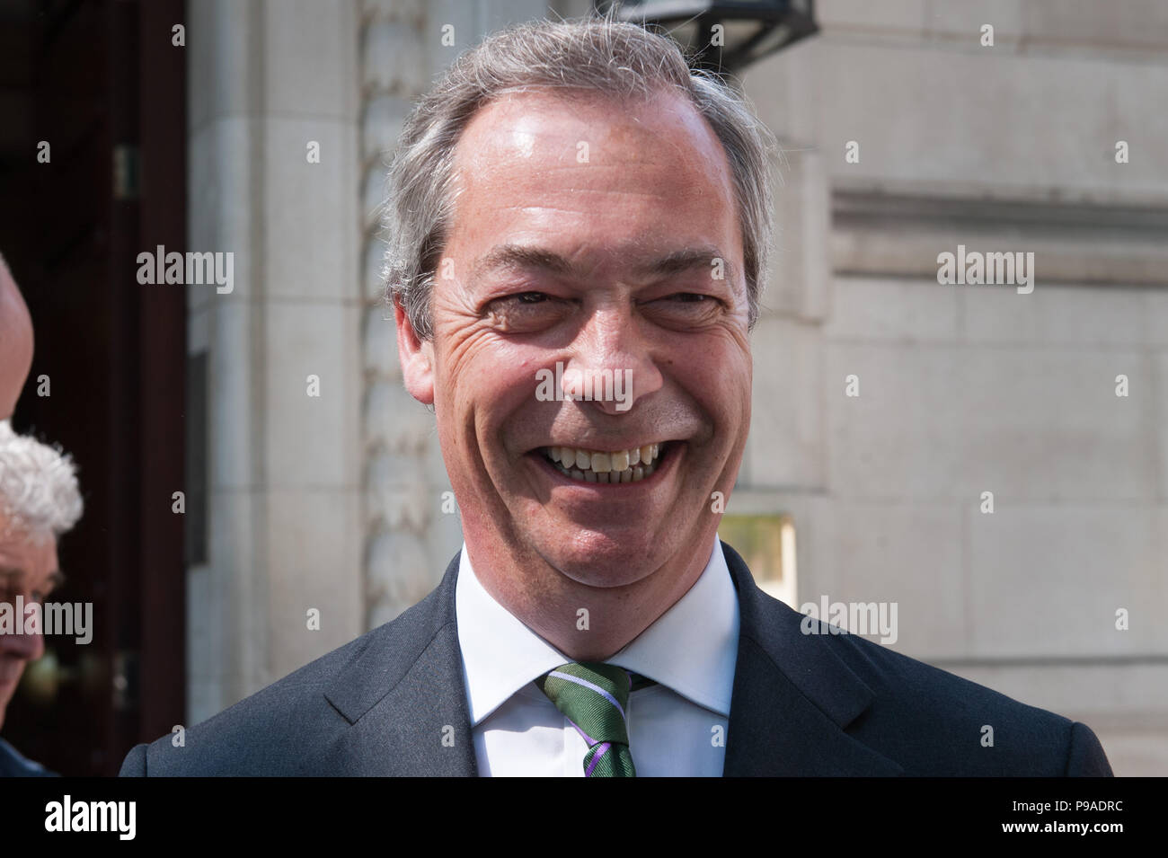 Millbank, Studios, London, UK. 12. Mai 2016. Führer der UKIP Nigel Farage kommt an Millbank Studios in Westminster, London. Stockfoto