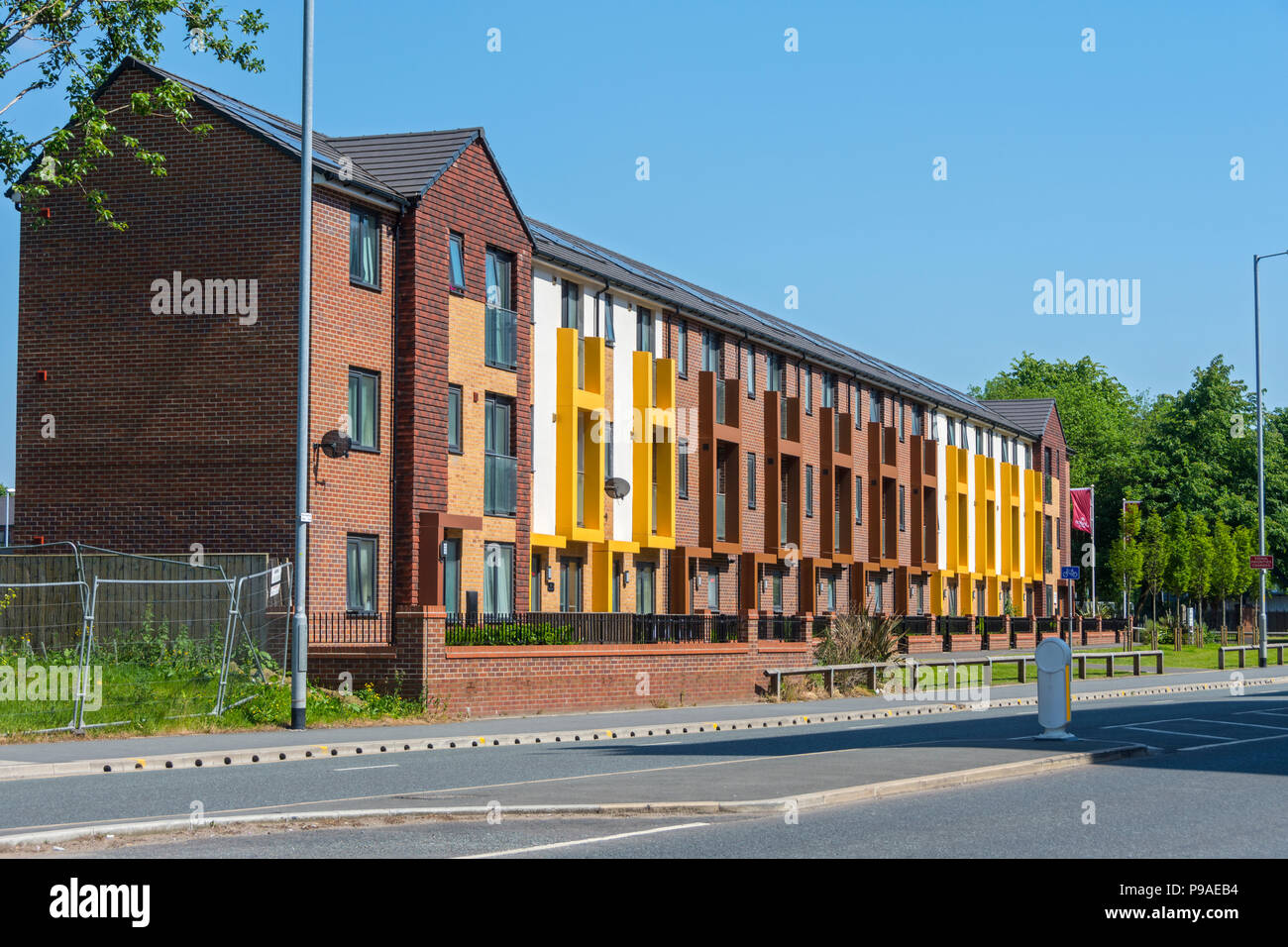 Moderne Reihenhäuser Stadthäuser, Braunschweig Immobilien, Upper Brook Street, Manchester, England, Großbritannien Stockfoto