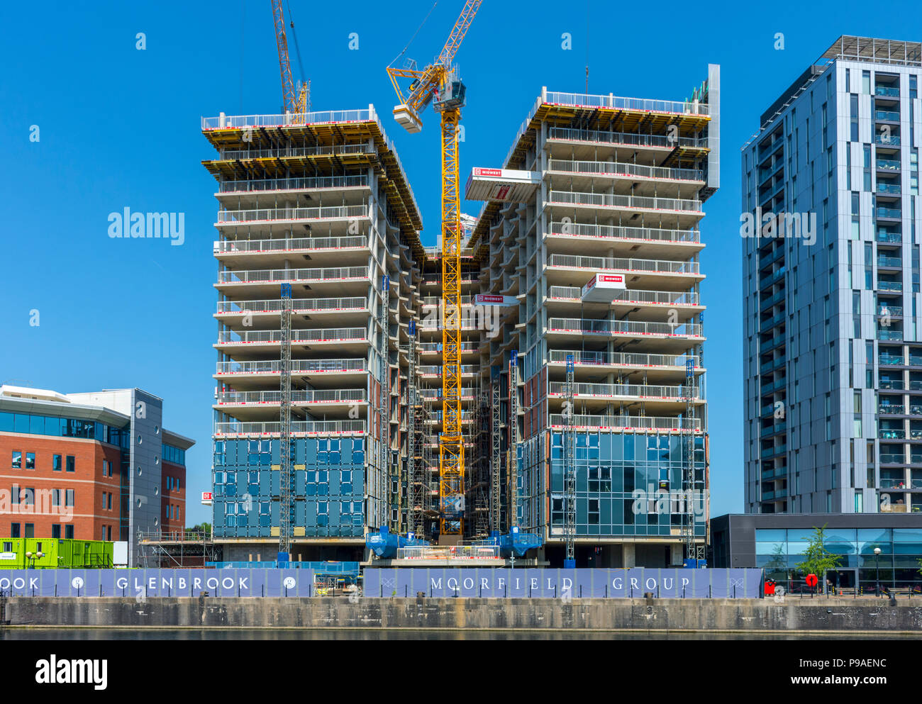 Das Duett Apartment Blocks im Bau, Erie Becken, Salford Quays, Manchester, UK Stockfoto