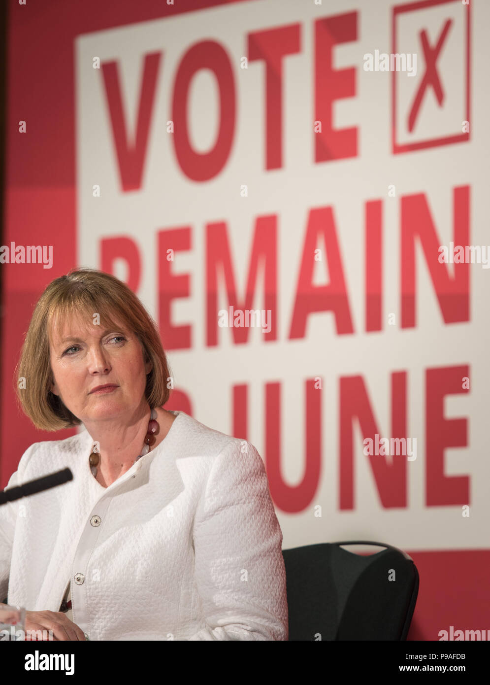 Kirche Haus, Dean's Yard, London, UK. 24. Mai 2016. Der ehemalige Arbeiterführer, Harriet Harman MP, Angela EAGLE MP, von Labour, Schatten, dem Ersten Sekretär der Sta Stockfoto