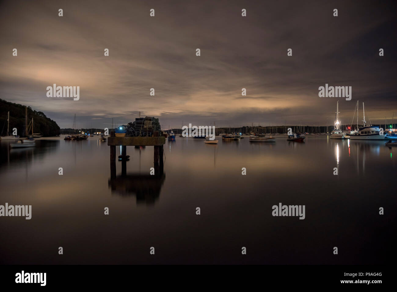 Lange Exposition über Mylor Hafen Stockfoto