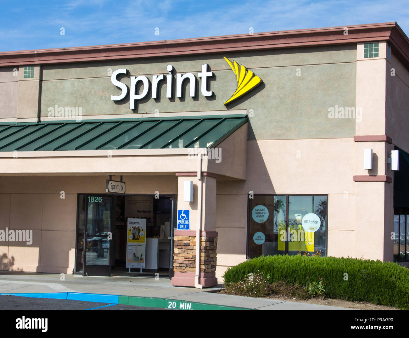 SALINAS, CA/USA, 8. April 2104: Sprint store Exterieur. Sprint ist ein United Holding, Telekommunikationsunternehmen. Stockfoto