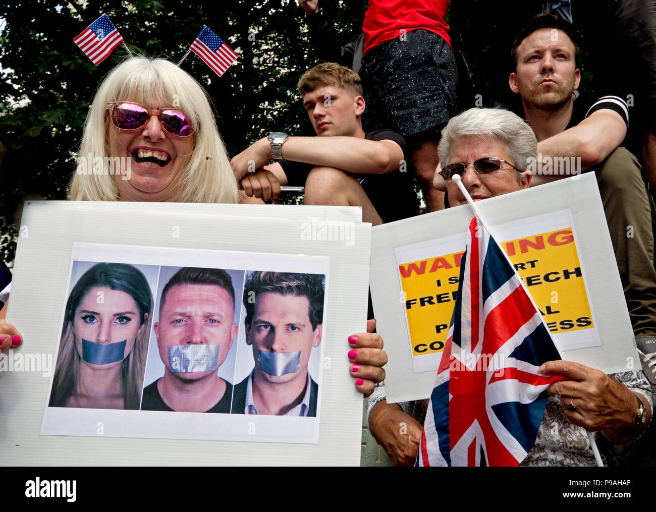 Die rechtsextreme "Fußball-Jungs Alliance' Pro-Trump und Tommy Robinson hielt einen Protest mit Tausenden von Anhängern in Central London vom 14. Juli 2018 Stockfoto