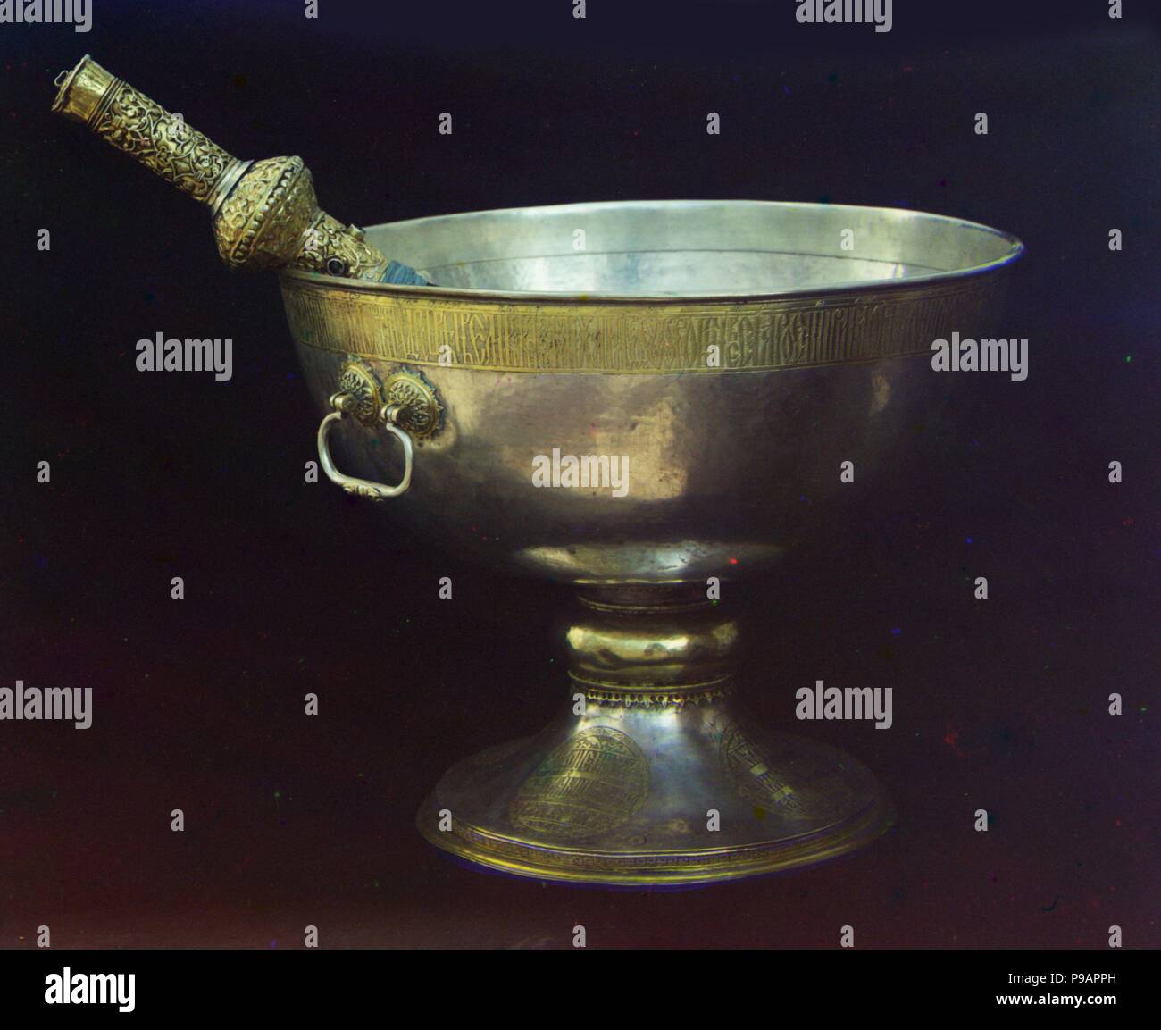 Heiliges Wasser Schüssel. Geschenk von Zar Michail Feodorovich (Foto: Sergei Prokudin-Gorsky). Museum: Zustand Open-air Museum Kreml, Rostov Rostov. Stockfoto