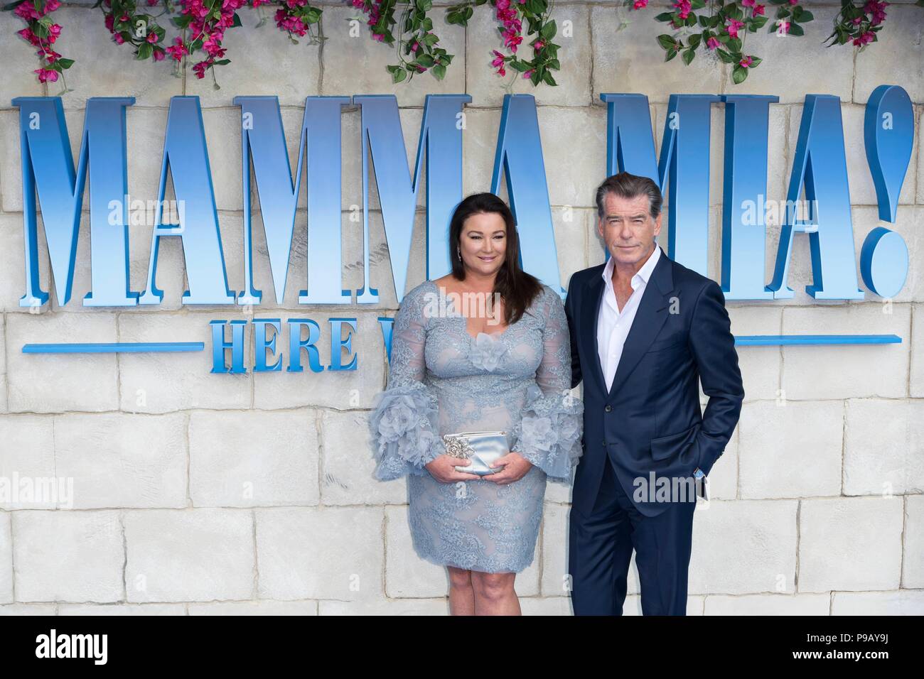 London, Großbritannien. 16. Juli 2018. Pierce Brosnan und Keely Shaye Smith an Mamma Mia! Hier gehen wir wieder - Weltpremiere. London, Großbritannien. 16/07/2018 | Verwendung der weltweiten Kredit: dpa Picture alliance/Alamy leben Nachrichten Stockfoto