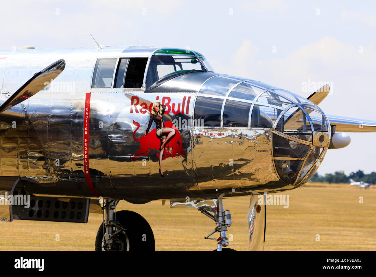 Red Bull North American B 25 J Mitchell Mittlerer Bomber, N6123C. Stockfoto