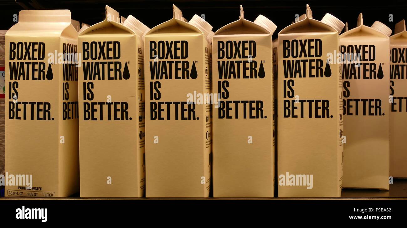 Boxed Wasser ist besser Stockfoto