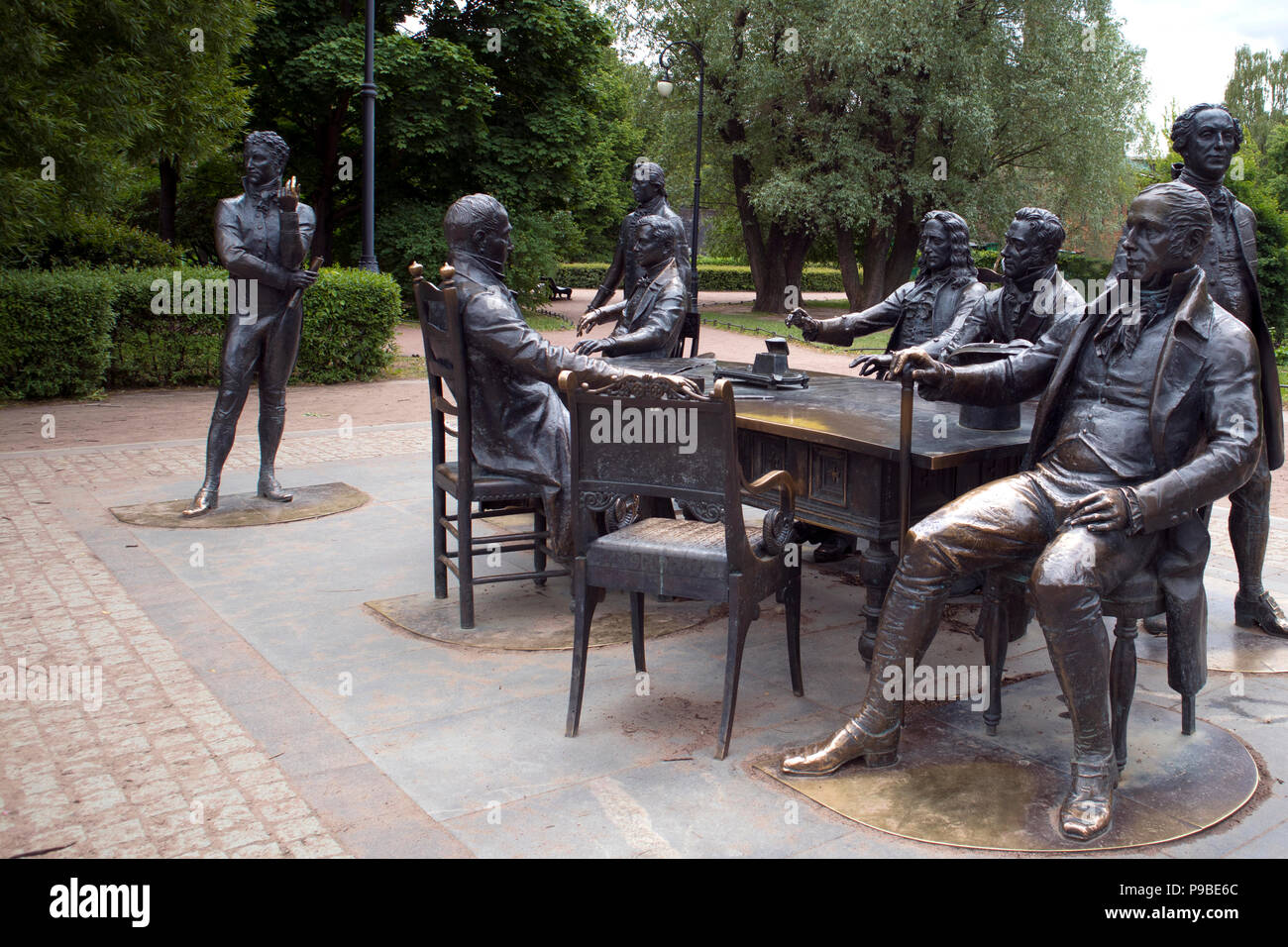 St. Petersburg, Russland, 8. Juni 2018. Skulpturale Ensemble, die berühmten Architekten, die an der Konstruktion von Sankt-petersburg nahm Stockfoto