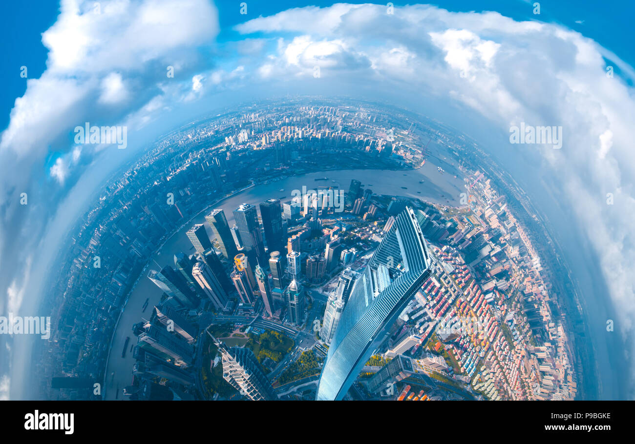 Shanghai Skyline der Stadt, mit Blick auf die Wolkenkratzer von Pudong und den Fluss Huangpu. Shanghai, China. Stockfoto