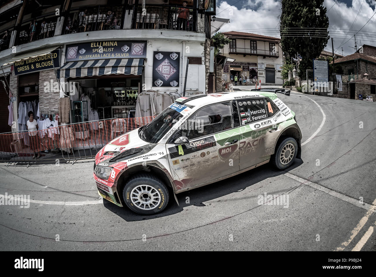 LEFKARA, Zypern - 17. JUNI 2018: Wertungsprüfung der Rallye Zypern 2018 Stockfoto