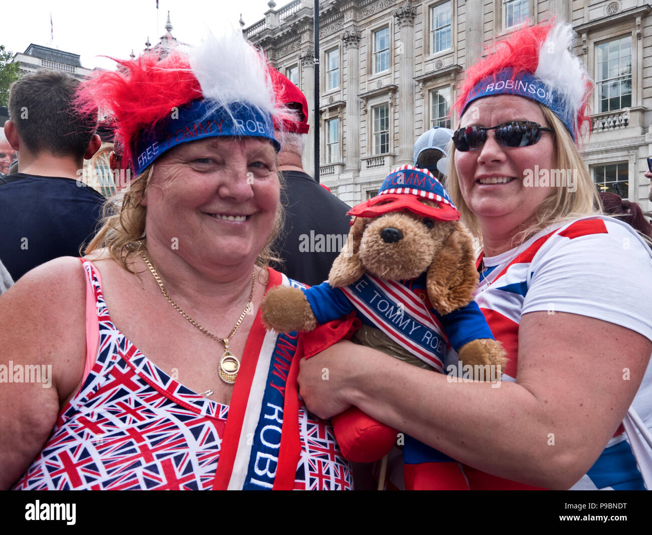 Die rechtsextreme "Fußball-Jungs Alliance' Pro-Trump und Tommy Robinson hielt einen Protest mit Tausenden von Anhängern in Central London vom 14. Juli 2018 Stockfoto