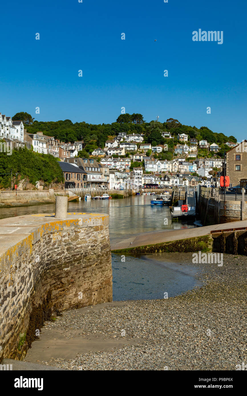 Looe, Cornwall England Juli 12, 2018 West Looe von East Looe gesehen Stockfoto