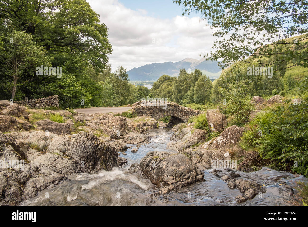 Ashness Brücke, Keswick, Lake District, Cumbria, England Stockfoto