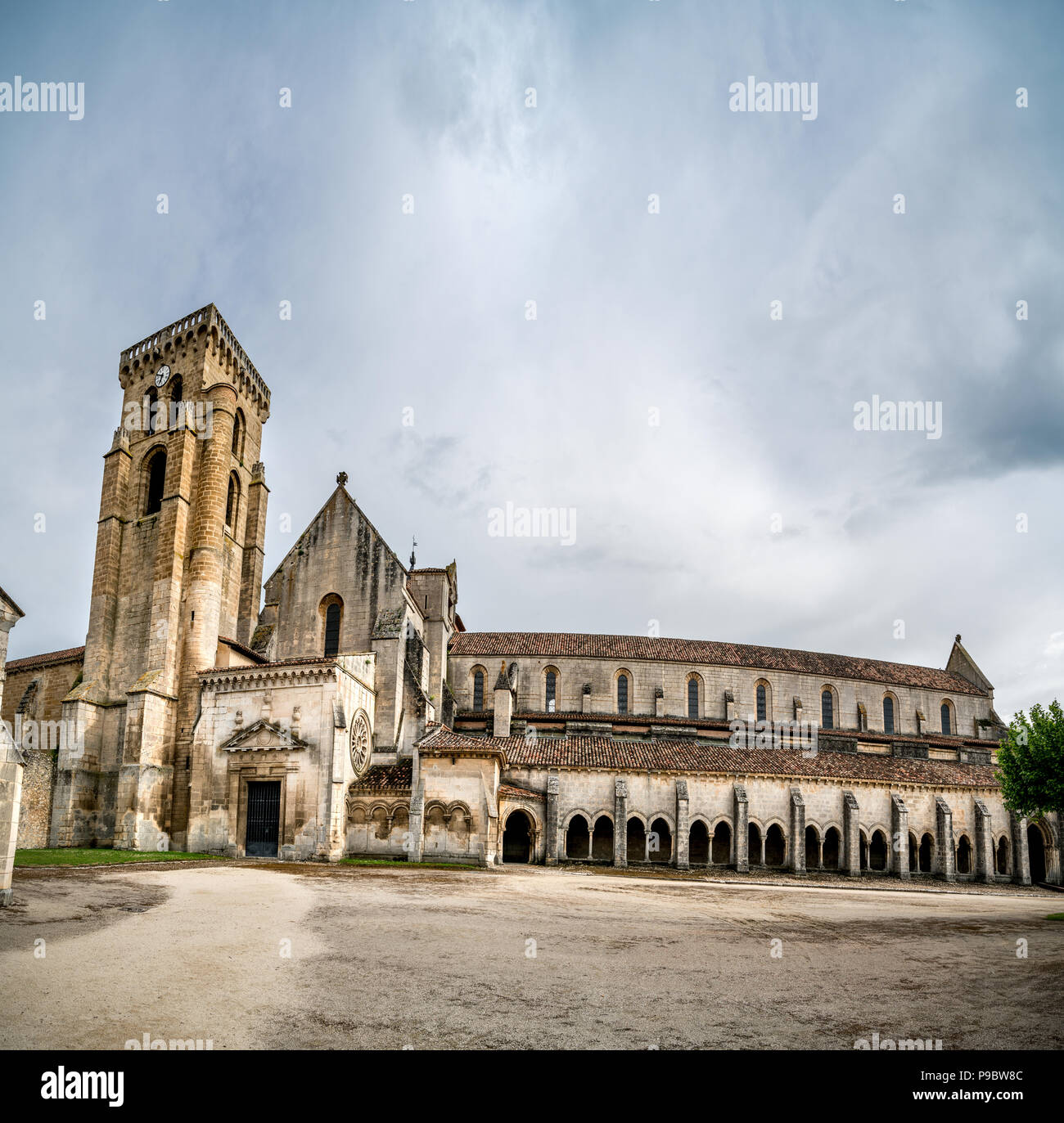 Panoramablick auf Kloster der königlichen Exerzitien (Monasterio de Las Huelgas Reales) in Burgos, Kastilien und Leon, Spanien Stockfoto