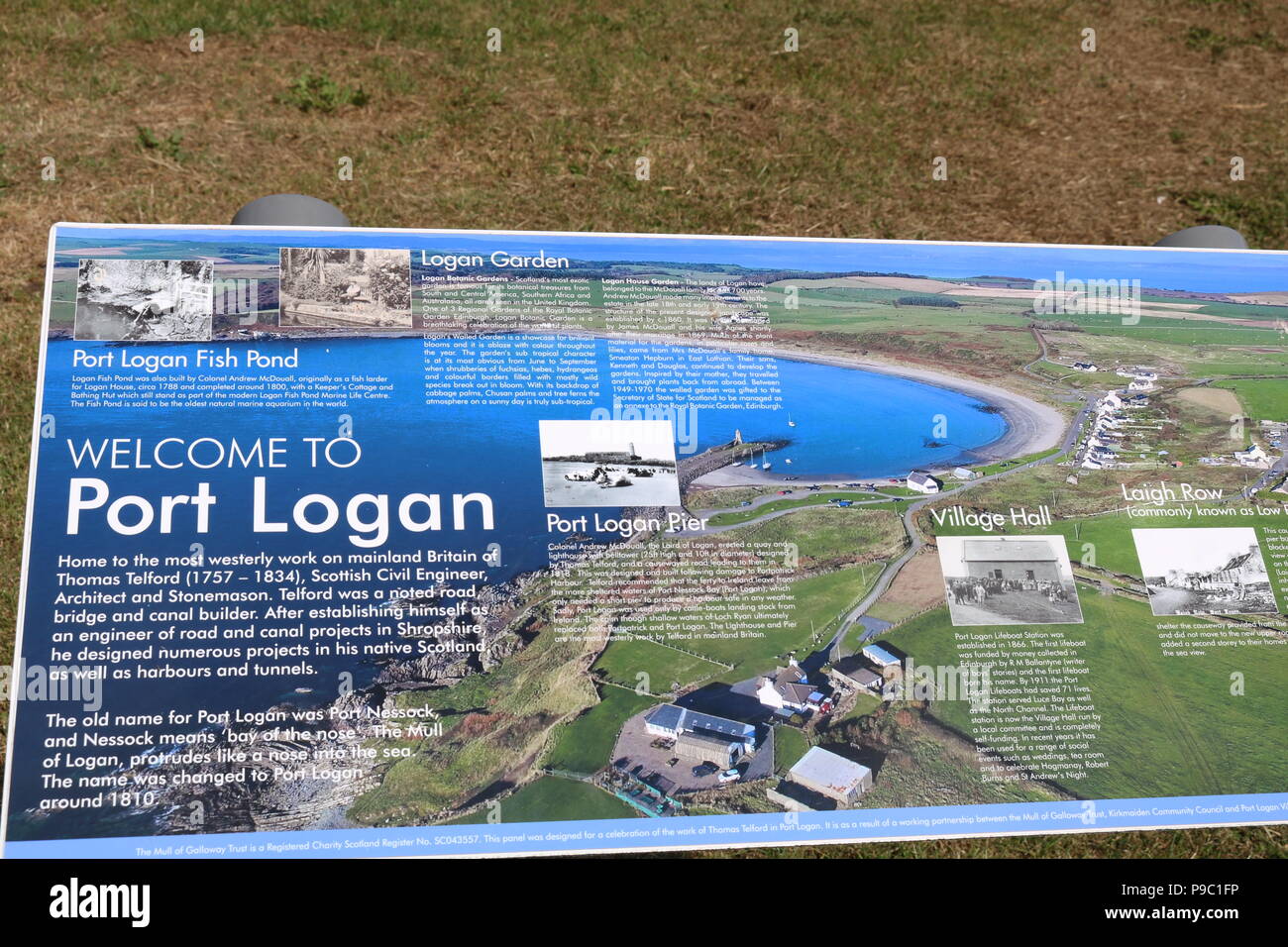 Zu Port Logan Zeichen zeigt Bild auf die Bucht und den Strand Willkommen Stockfoto