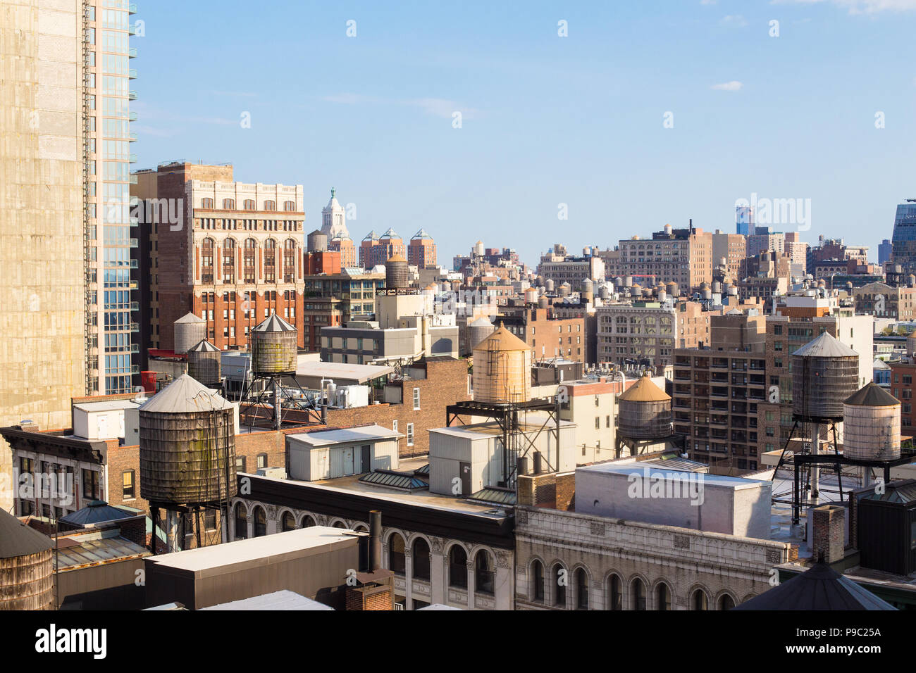 New York City Manhattan Skyline von Gebäuden im Midtown an einem sonnigen Tag Stockfoto