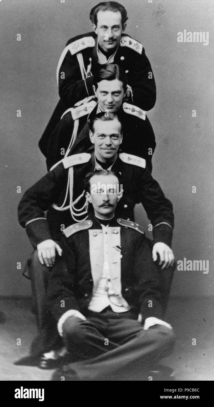 Grand Duke Alexander mit Bruder Wladimir und Vetter Nikolaus Maximilianovich und Sergej Maximilianovich von Leuchtenberg. Museum: Staatliche Russische Film und Foto Archiv, Krasnogorsk. Stockfoto