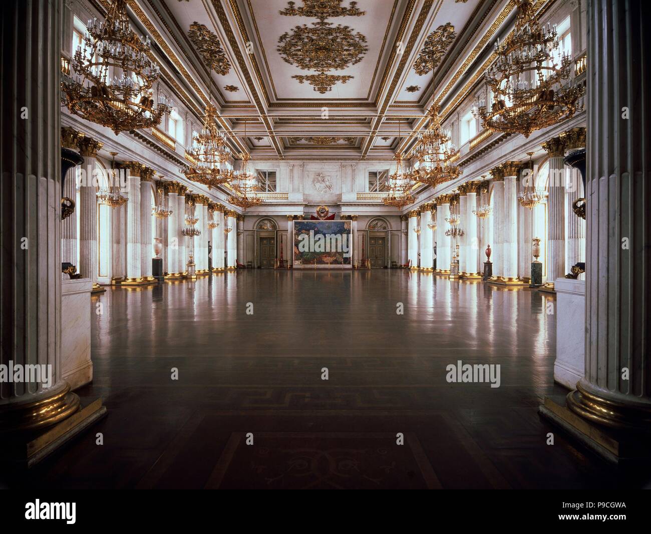 Die George Hall (große Thronsaal) im Winter Palace. Museum: Staatliche Eremitage, St. Petersburg. Stockfoto