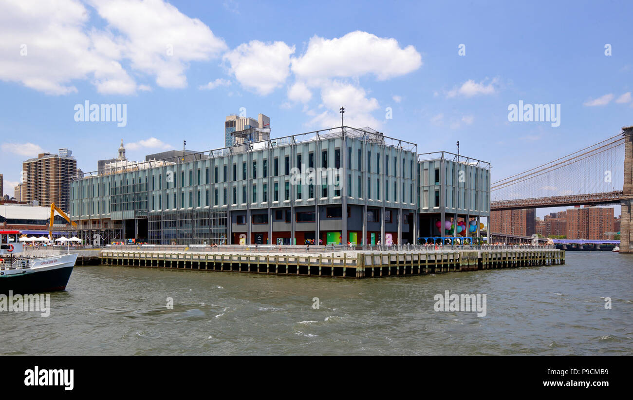 South Street Seaport, Pier 17 in New York, NY. Stockfoto