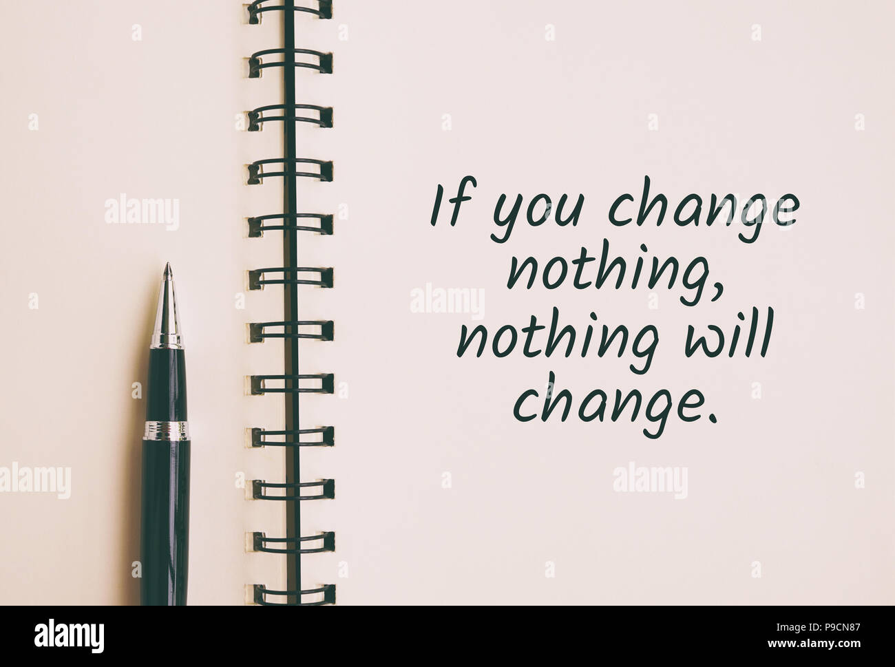 Inspiration und Motivation leben Angebot auf Notizen - Wenn Sie nichts ändern, wird sich nichts ändern. Retro Style. Stockfoto